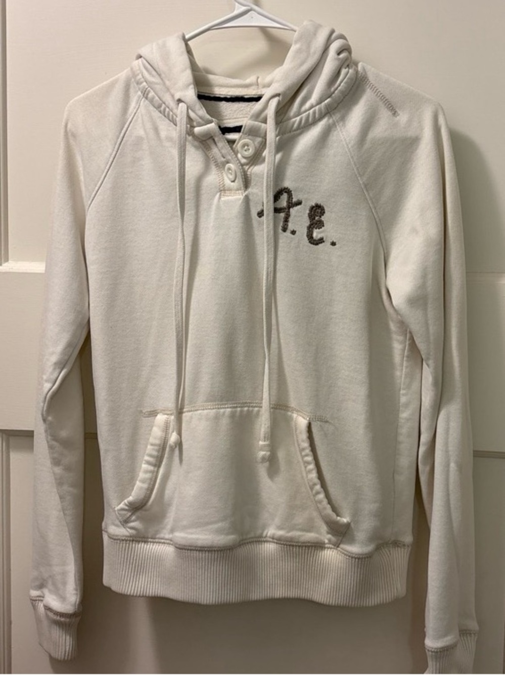 Vintage American Eagle Outfitters Cream Hooded Pullover Sweater